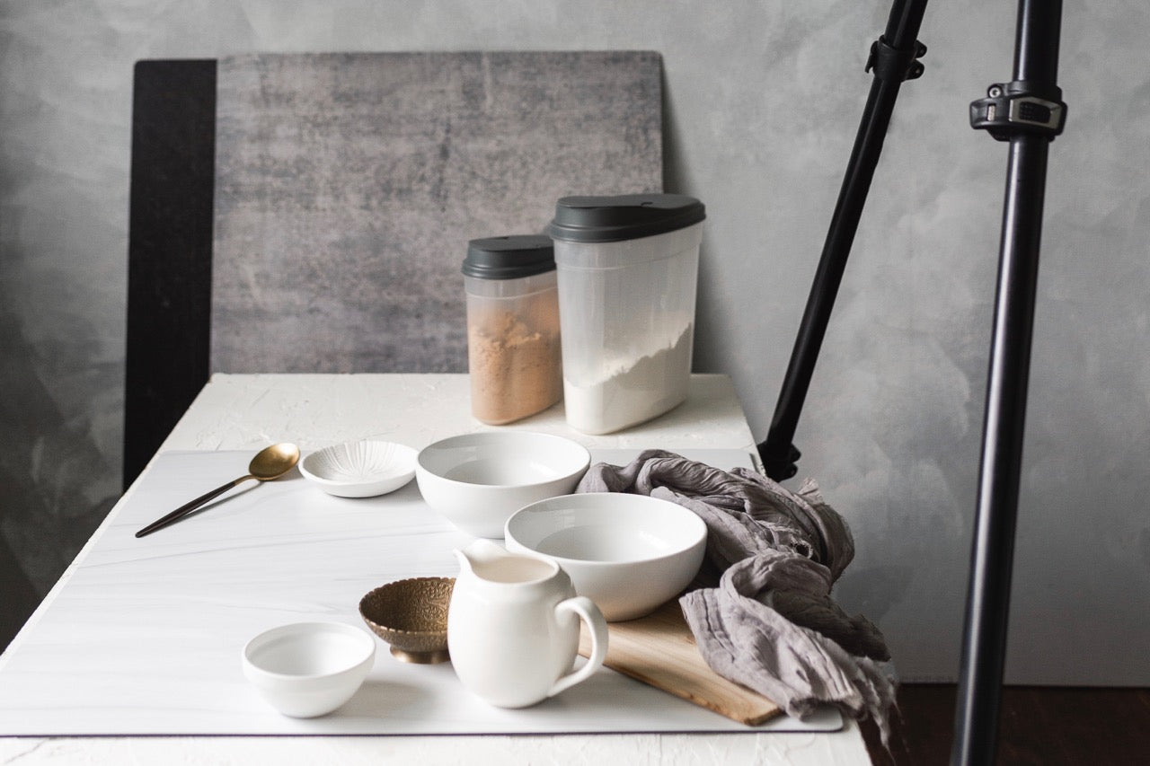 Flat lay and eye level photo compositions to know