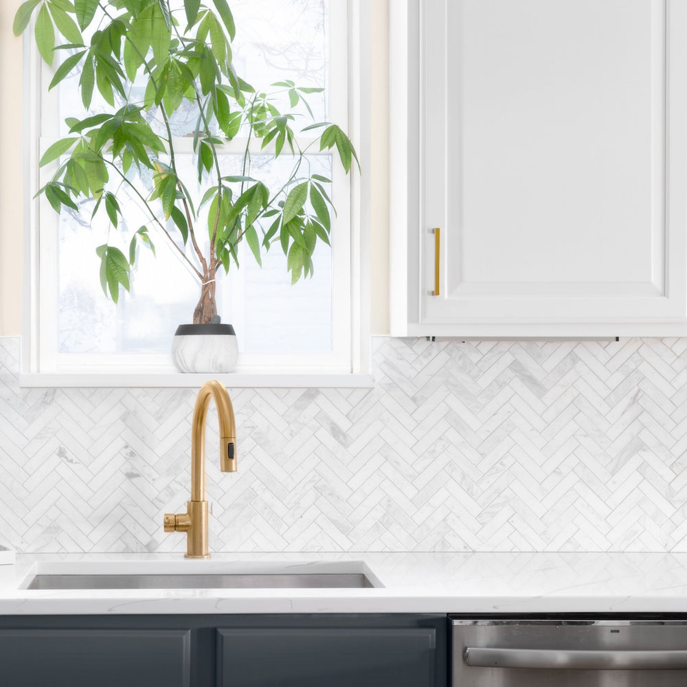 Minimal Kitchen - Replica Surfaces